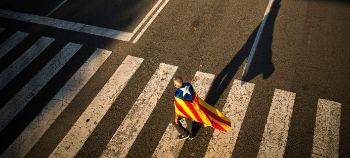 Συνεχίζεται η ένταση: Επιδρομή της αστυνομίας σε κέντρο τηλεπικοινωνιών της Καταλονίας